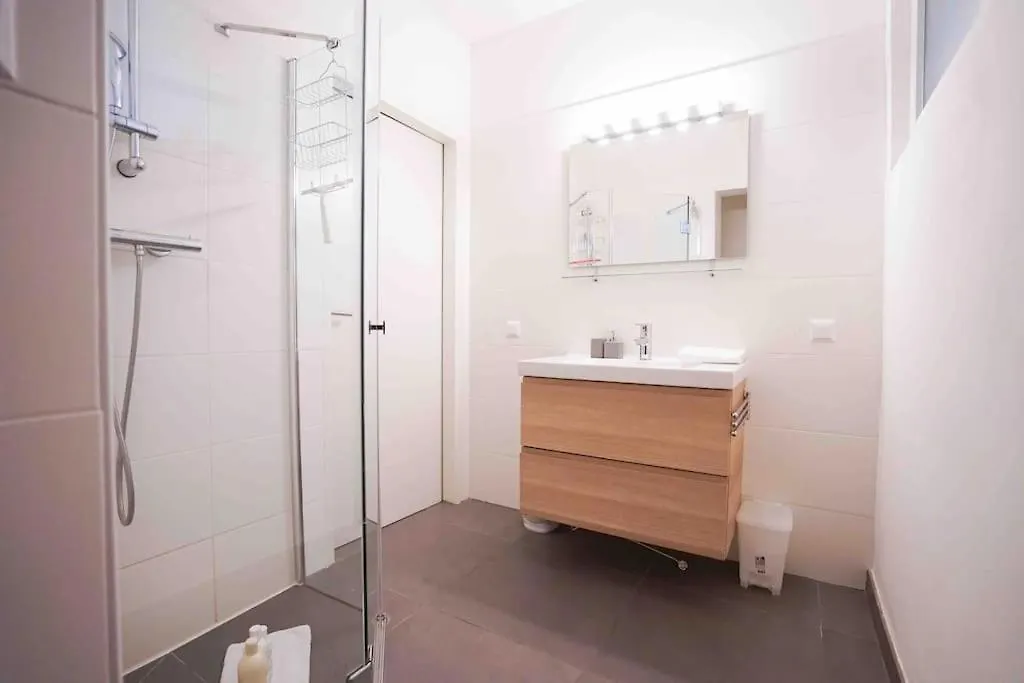 Modern Living In City Center - Fully Equipped Vienna Apartment